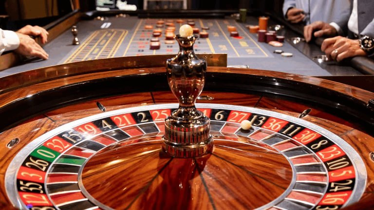 Full-width view of wibu69 slot app showing Fortune Tiger gameplay with balance and spin history